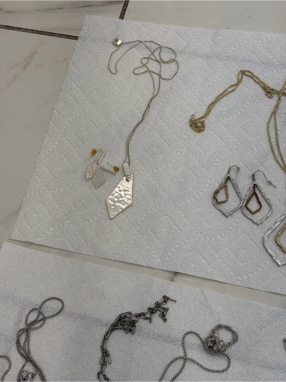 Assorted Kendra Scott Earrings & Necklace Sets - Picture 10 of 10
